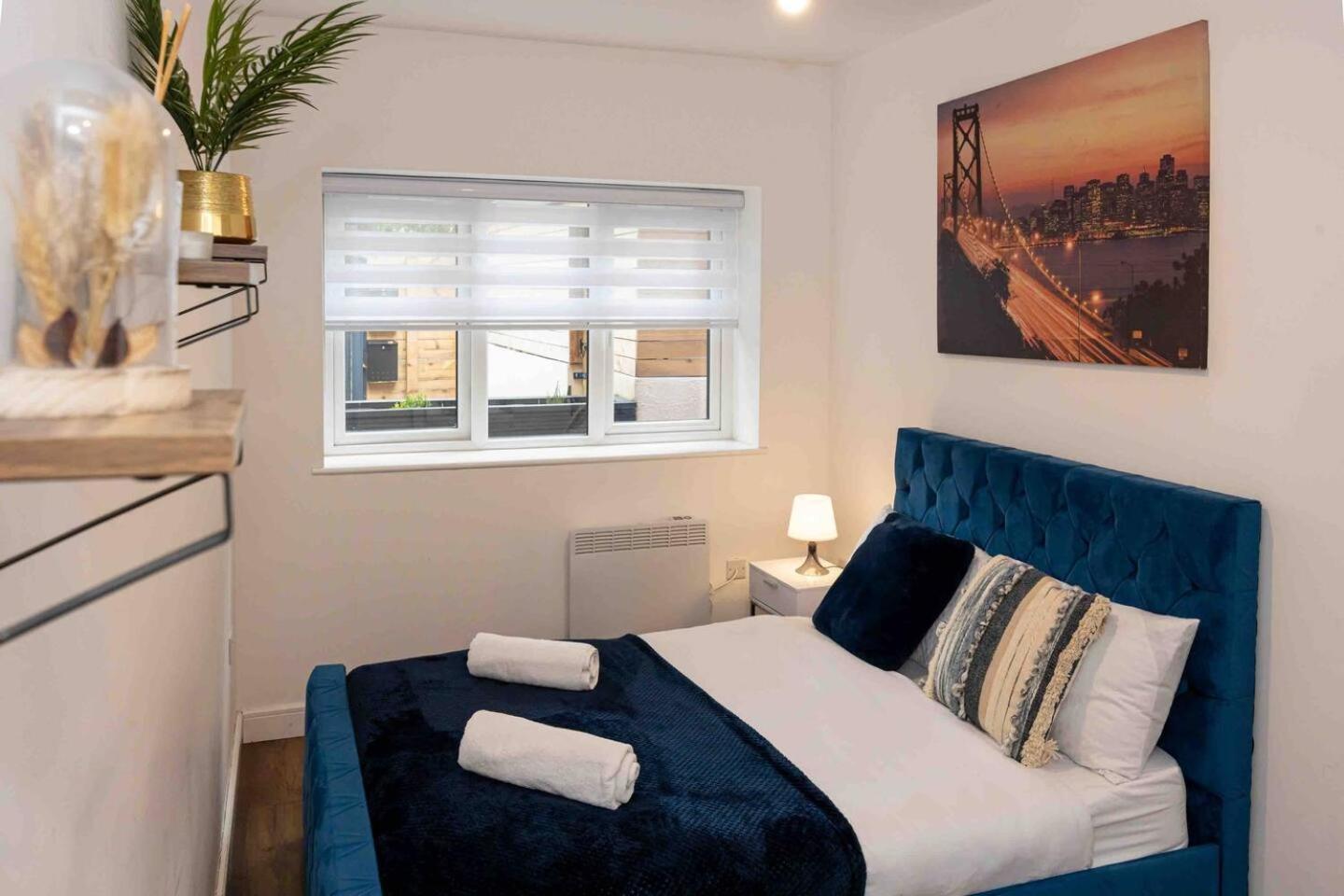 Vibrant 2br In Chorlton, Free Parking Apartment