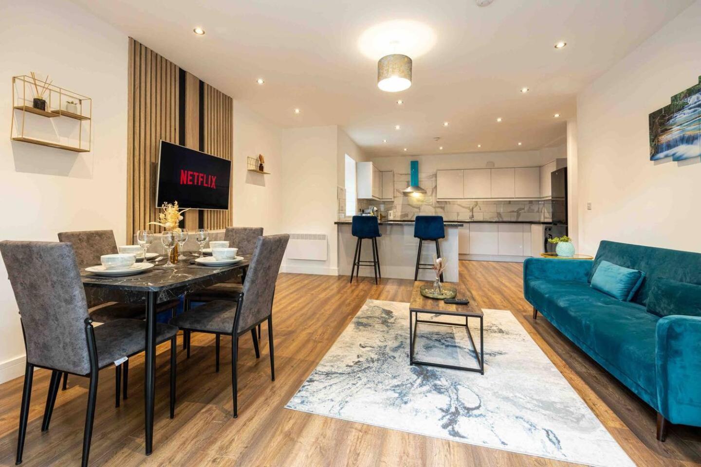Vibrant 2br In Chorlton, Free Parking Apartment